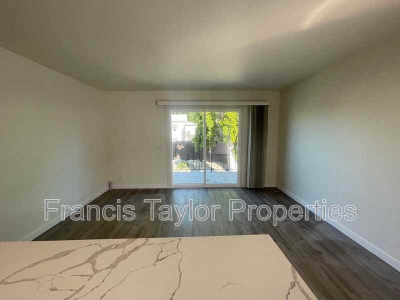 412 Plymouth Dr #12 - Photo 5 of 10
