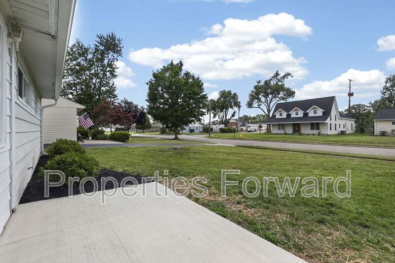 4330 Joseph St - Photo 5 of 38