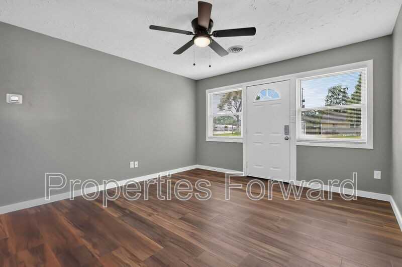 4330 Joseph St - Photo 7 of 38
