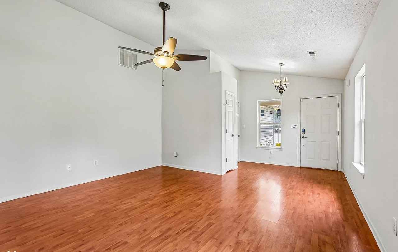 2943 Royal Oaks Crest - Photo 2 of 12