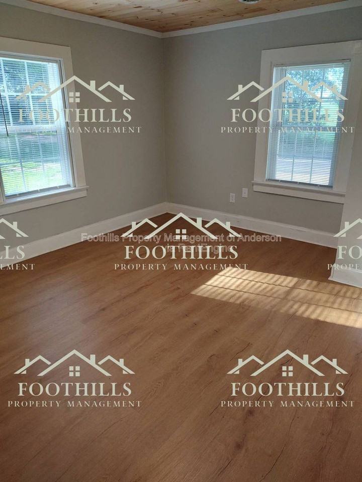 1905 Marett Rd - Photo 3 of 10