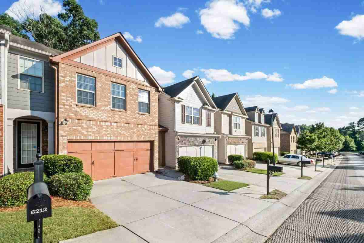 6222 Story Cir - Photo 3 of 10