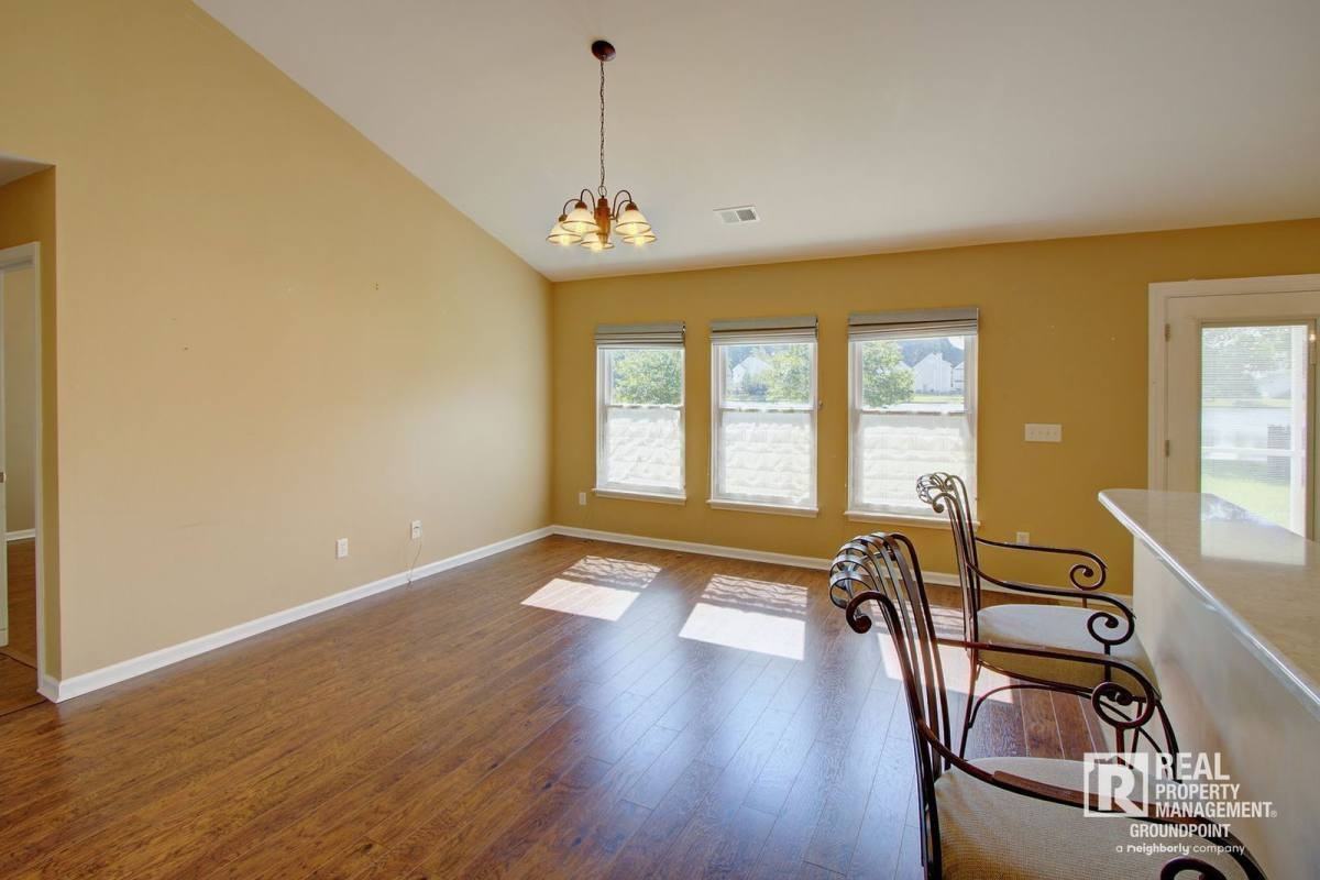 97 Avonshire Dr - Photo 3 of 10
