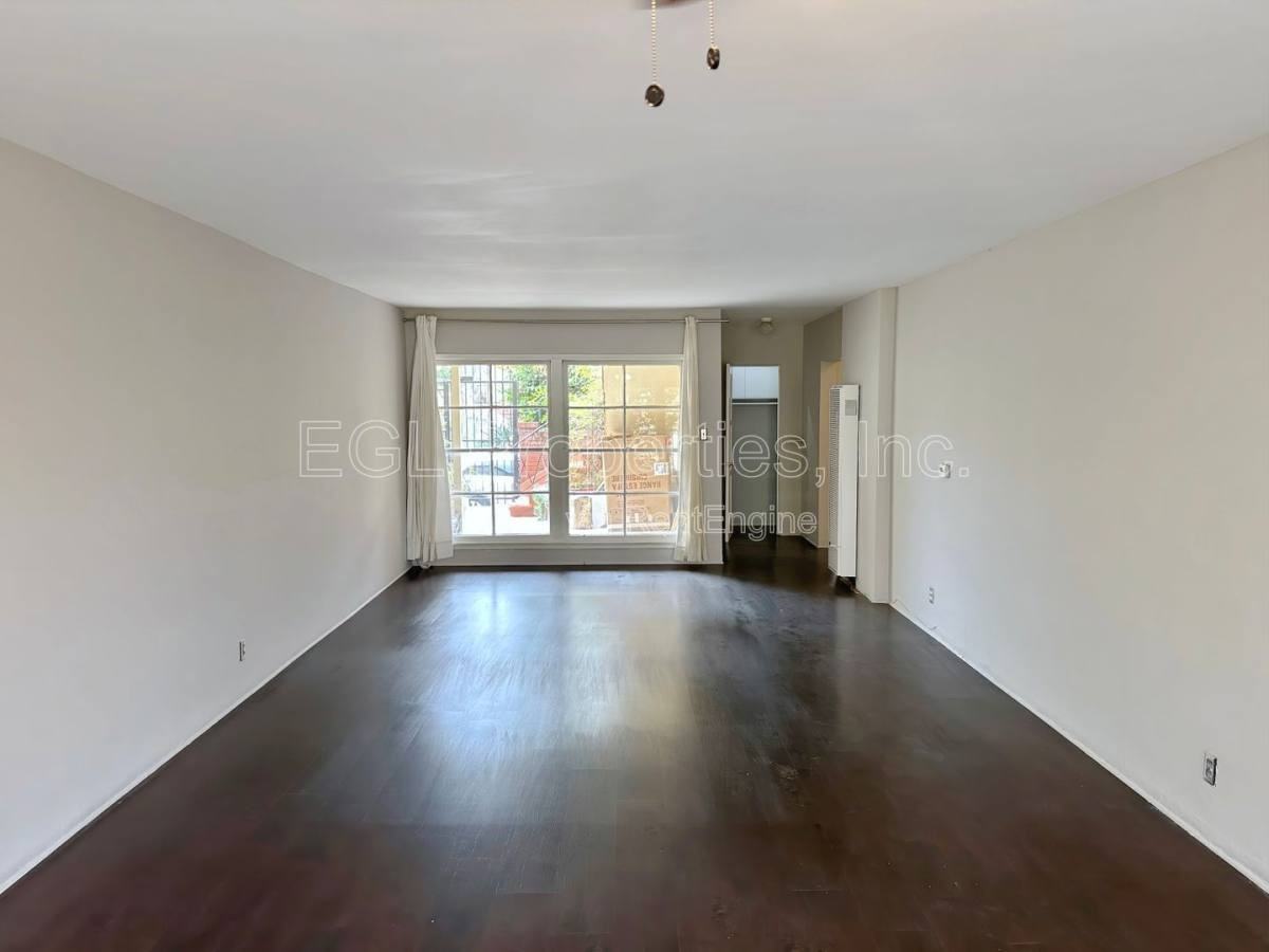 7941 Blackburn Ave - Photo 3 of 10