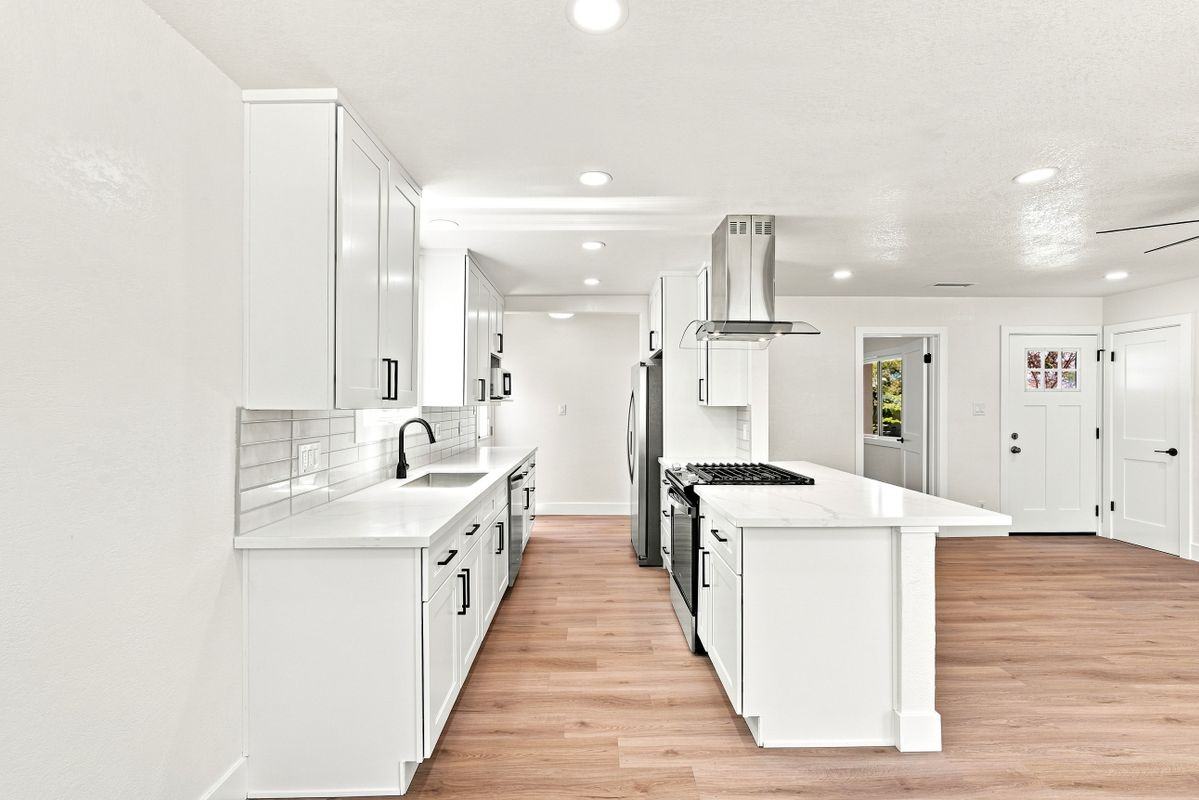 17045 Salais St - Photo 3 of 38