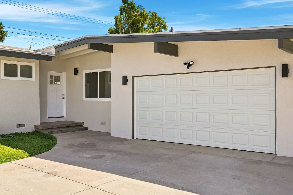 17045 Salais St - Photo 6 of 38