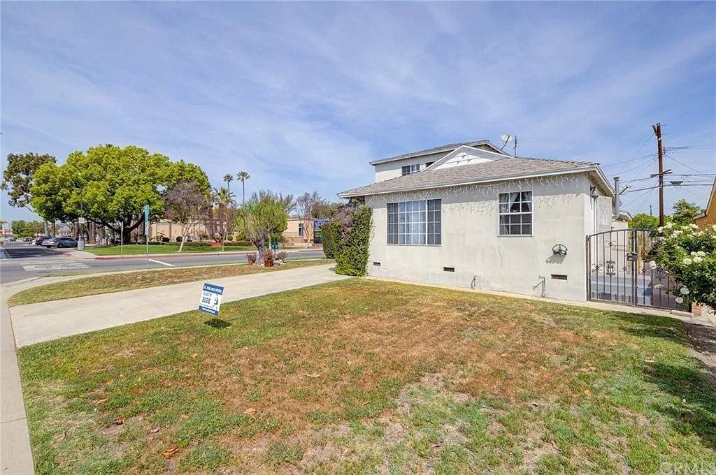 9403 Carron Dr - Photo 2 of 48
