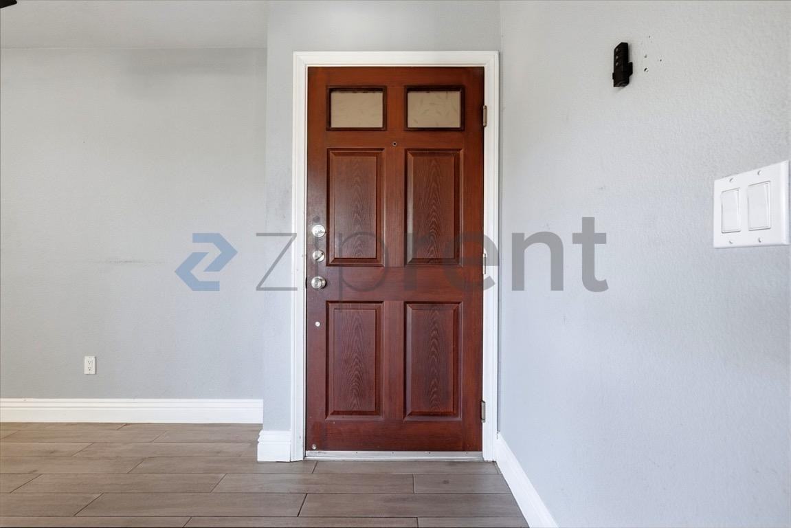 2275 Del Mar Way - Photo 2 of 18