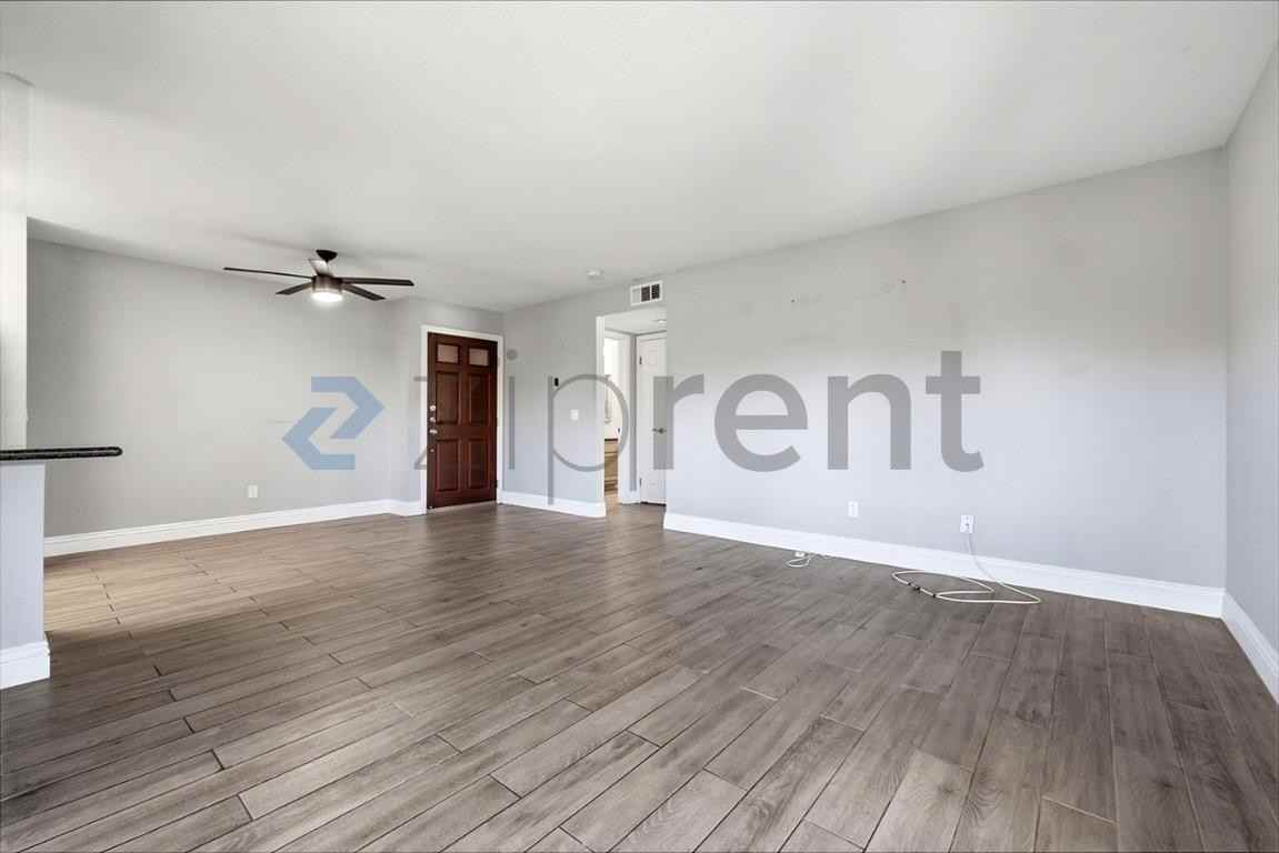 2275 Del Mar Way - Photo 4 of 18