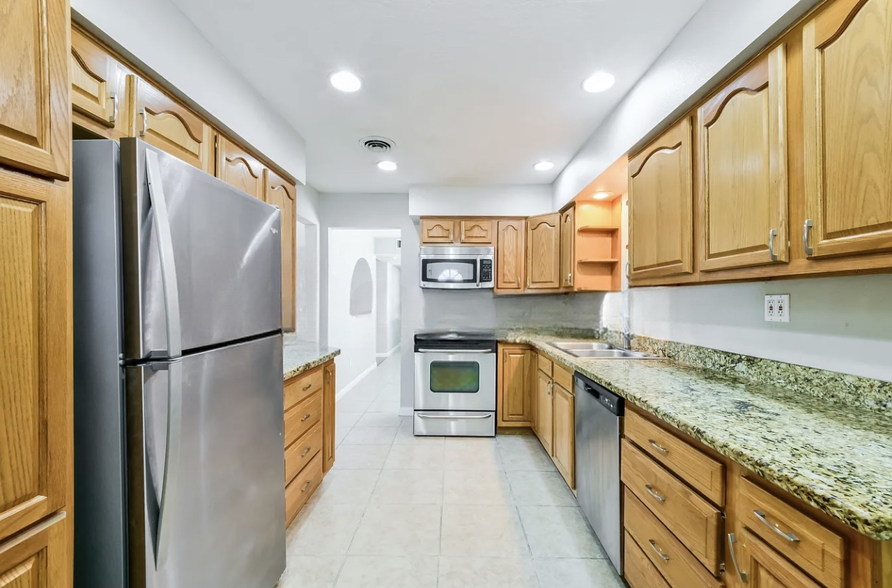 836 S Revolta Cir - Photo 3 of 7