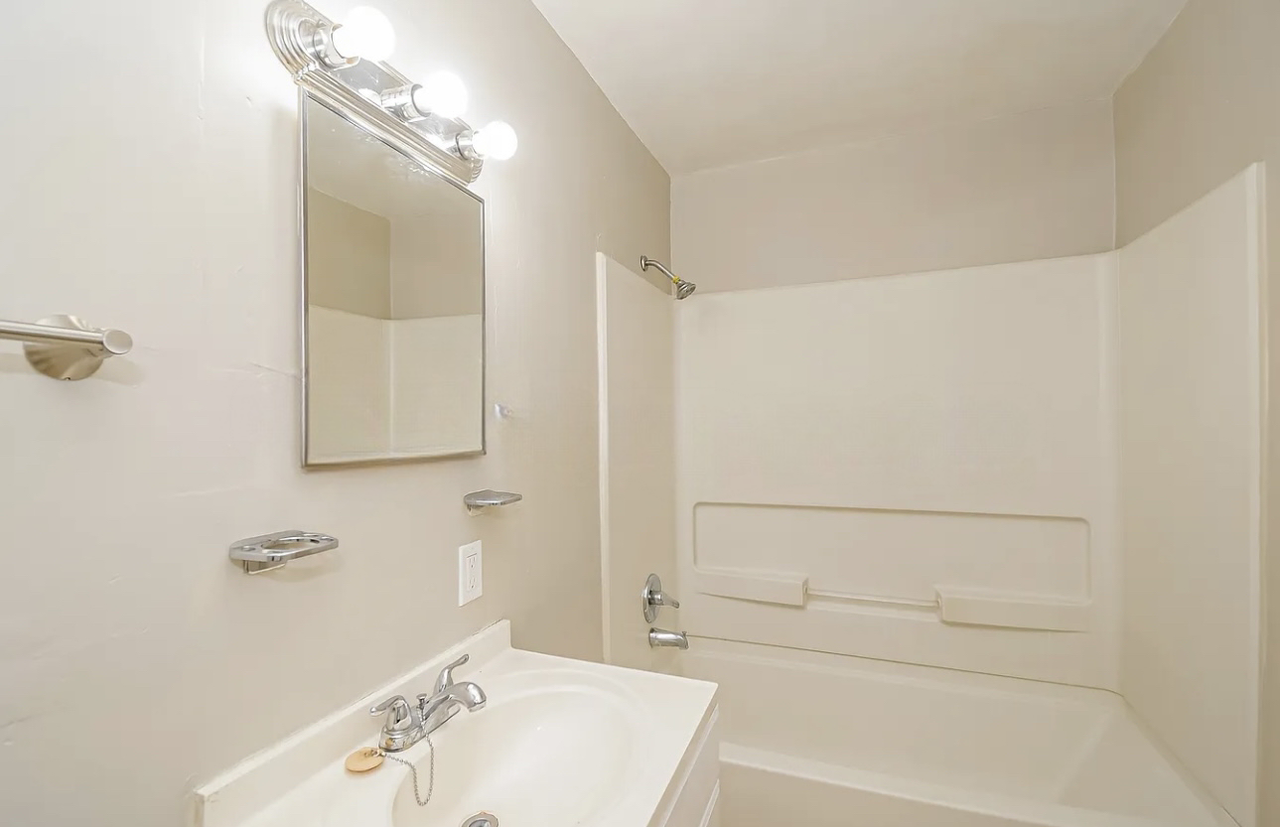 10416 Chris Dr - Photo 4 of 7