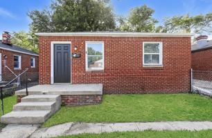 featured image of 223 S Gladstone Ave