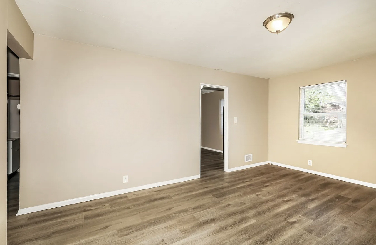 223 S Gladstone Ave - Photo 3 of 7