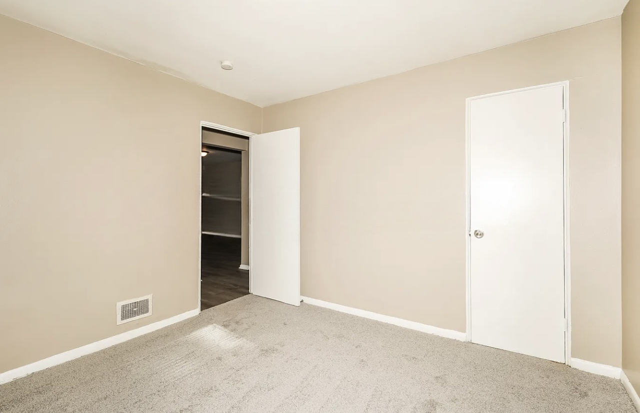 223 S Gladstone Ave - Photo 6 of 7