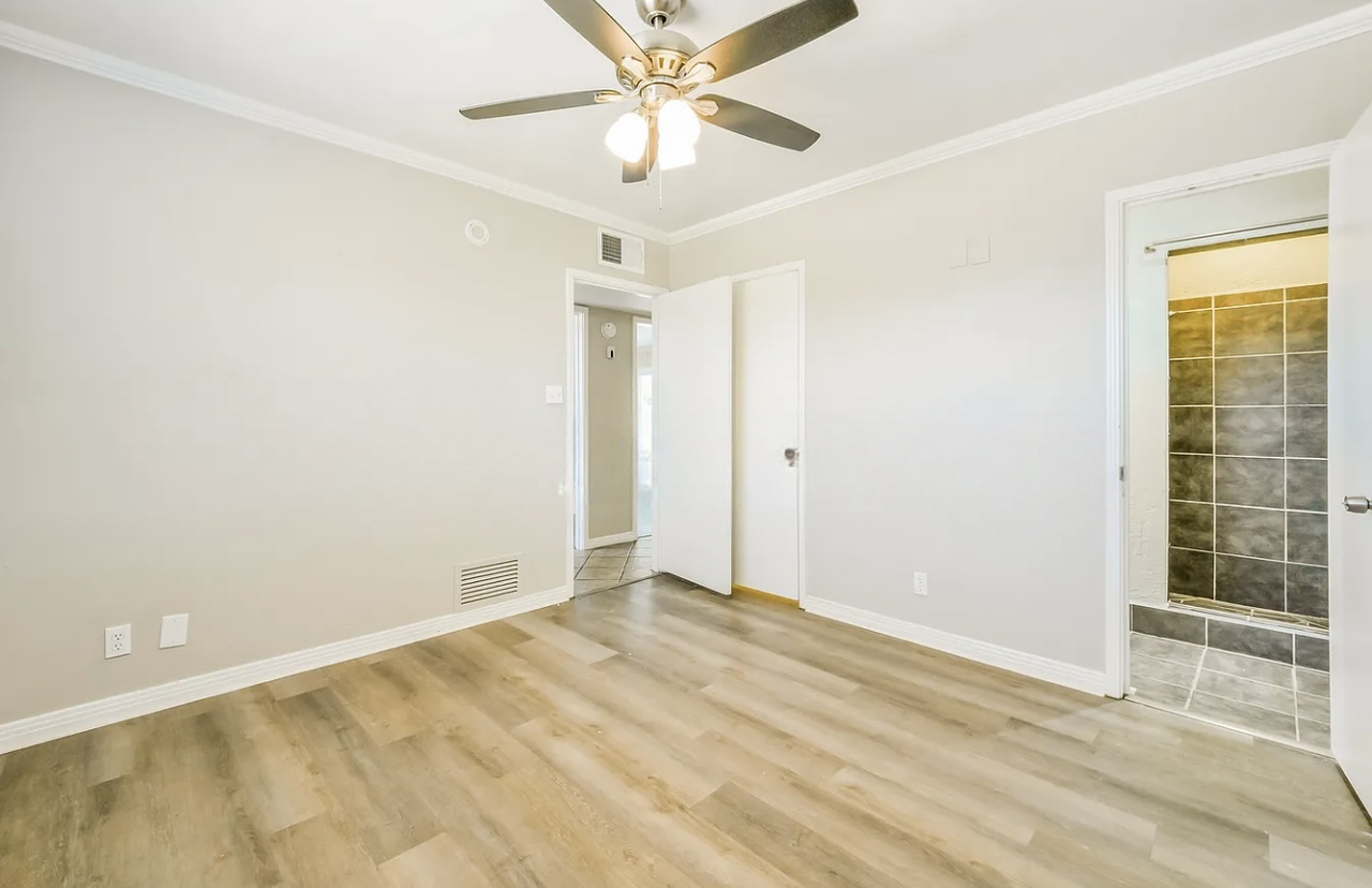 443 W Detroit St - Photo 3 of 5