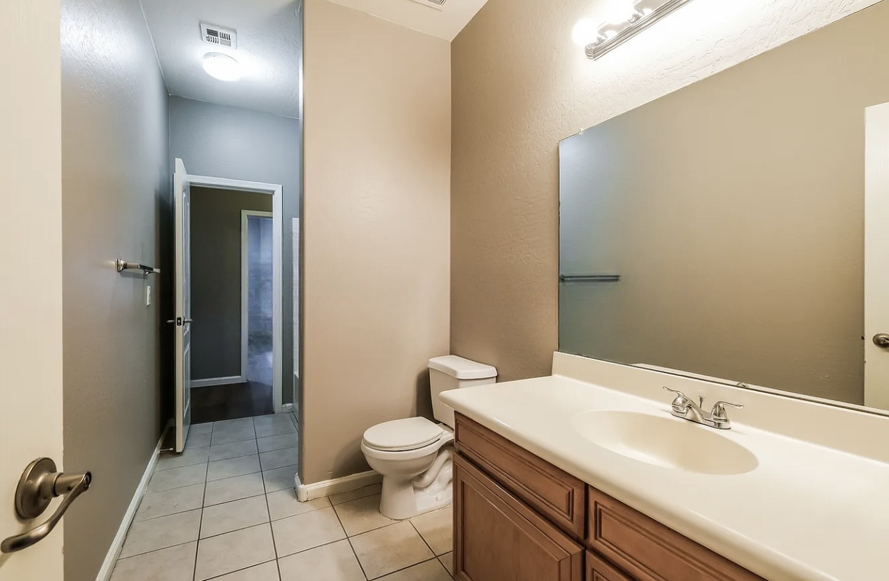 6028 N 68th Dr - Photo 4 of 5