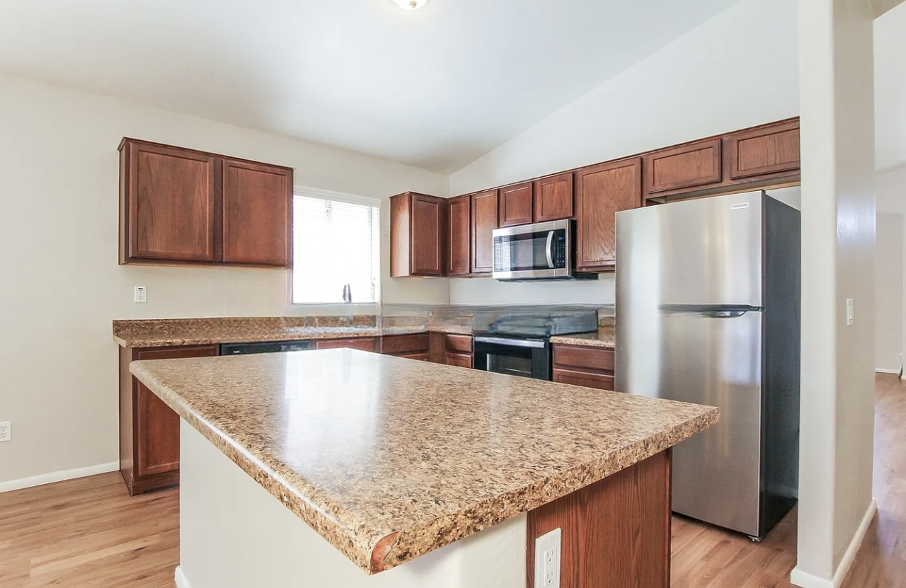 11149 W Campbell Ave - Photo 2 of 5