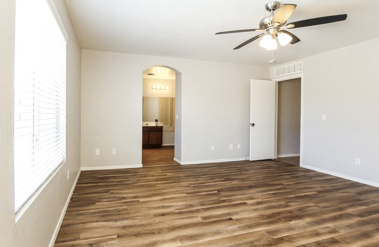 11149 W Campbell Ave - Photo 3 of 5