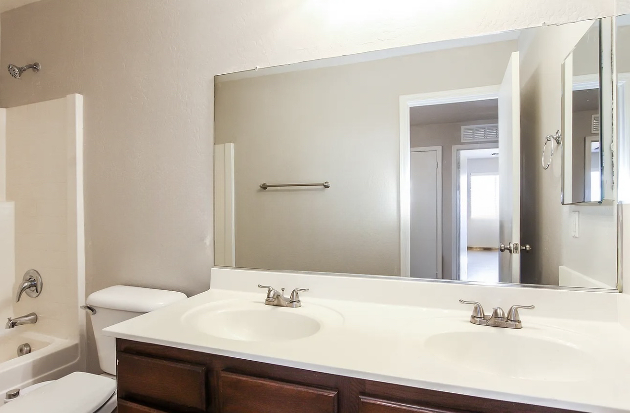 11149 W Campbell Ave - Photo 4 of 5