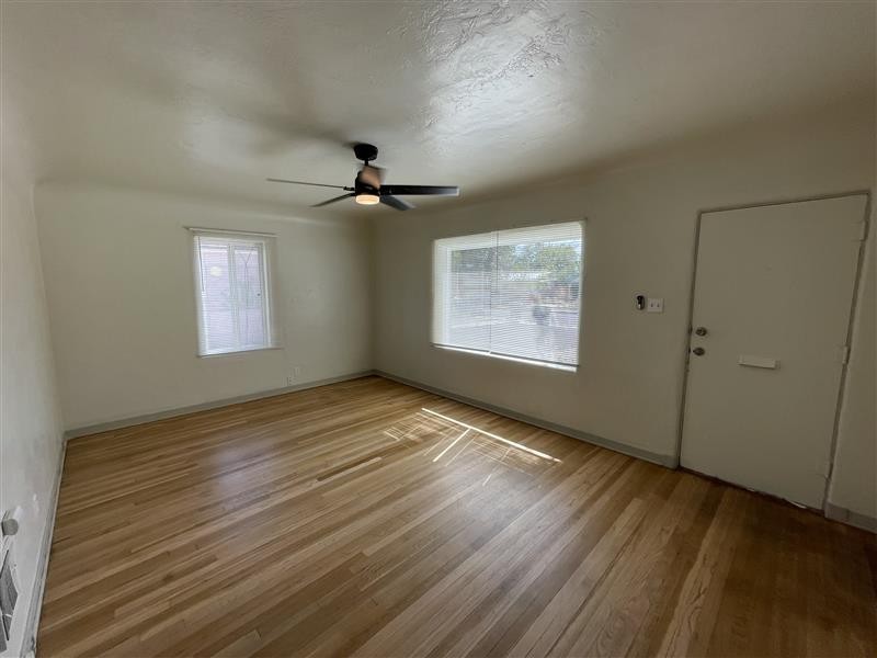 214 Princeton Dr Se - Photo 3 of 19
