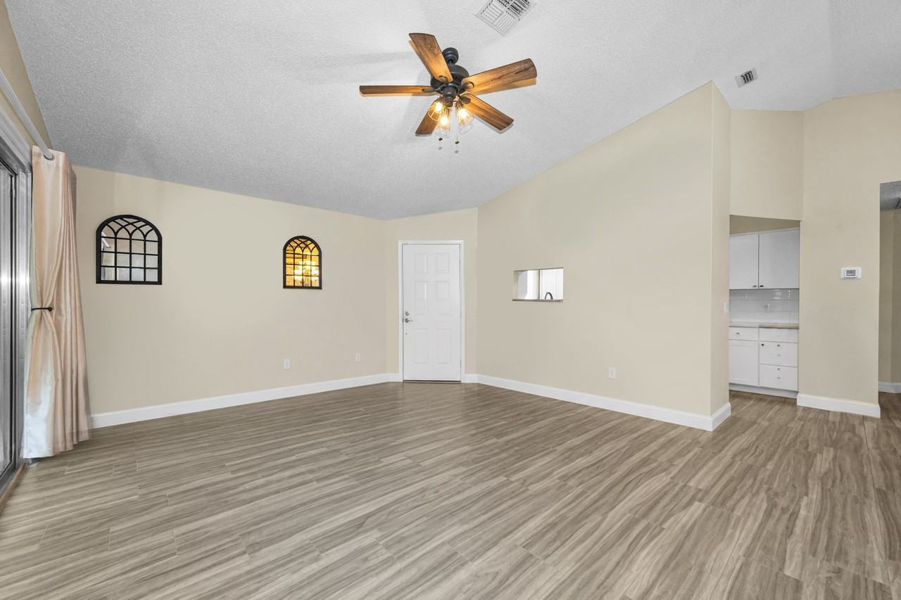 4638 Sheffield Dr - Photo 4 of 49