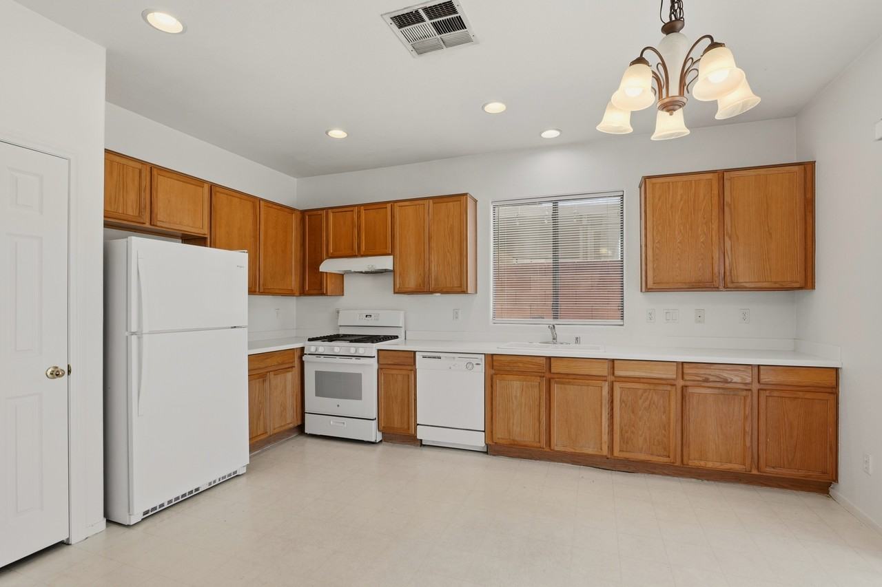 8536 Sweet Cedar Ave - Photo 4 of 24