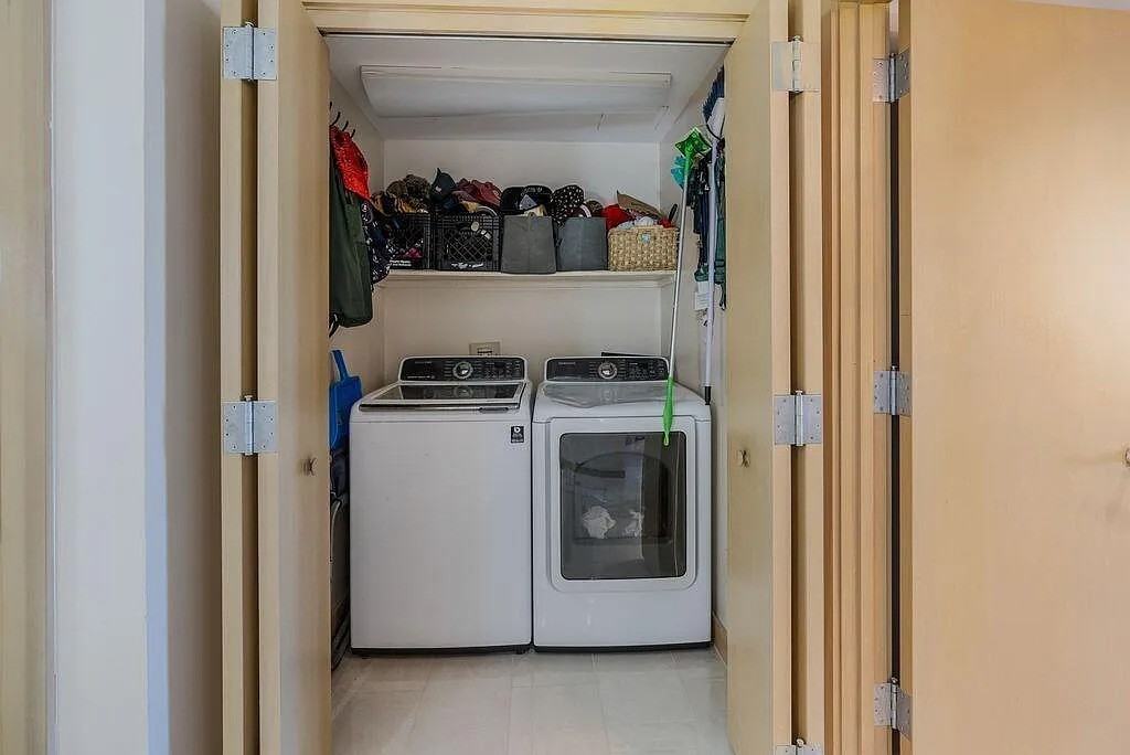 1 Miranova Pl - Photo 2 of 8