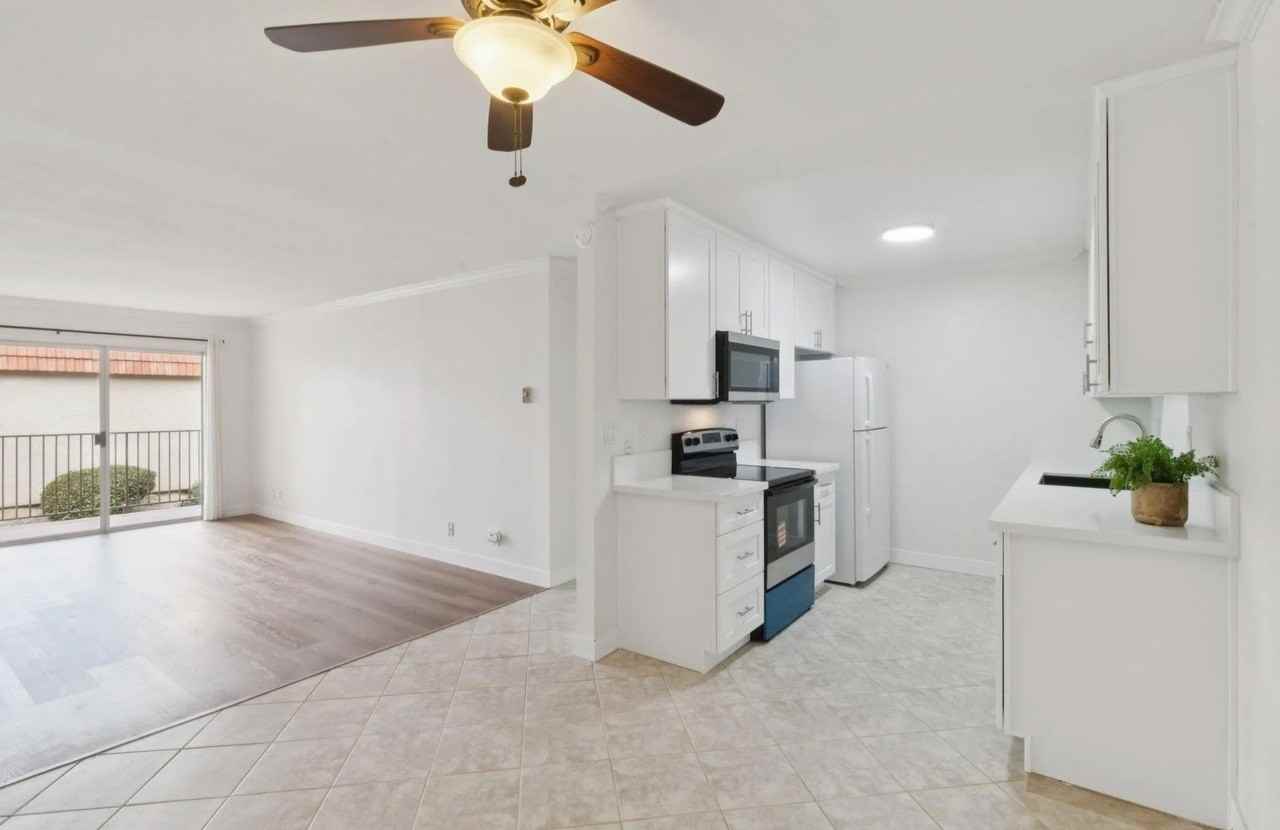 2382 Hosp Way - Photo 6 of 16