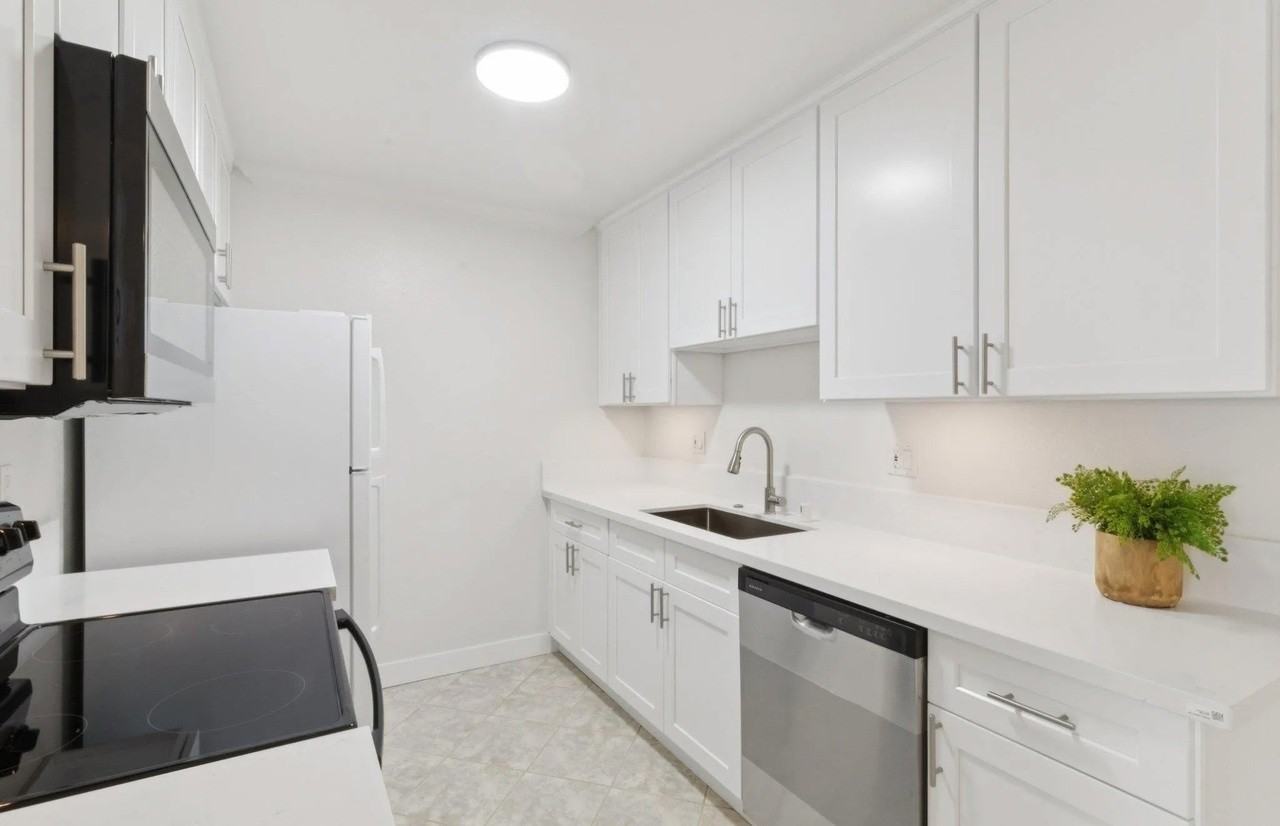 2382 Hosp Way - Photo 7 of 16