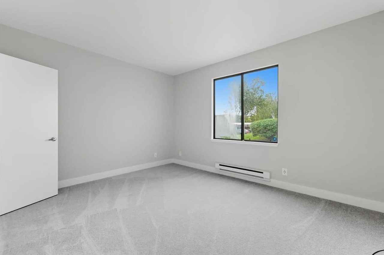 113 Schooner Ct - Photo 7 of 14