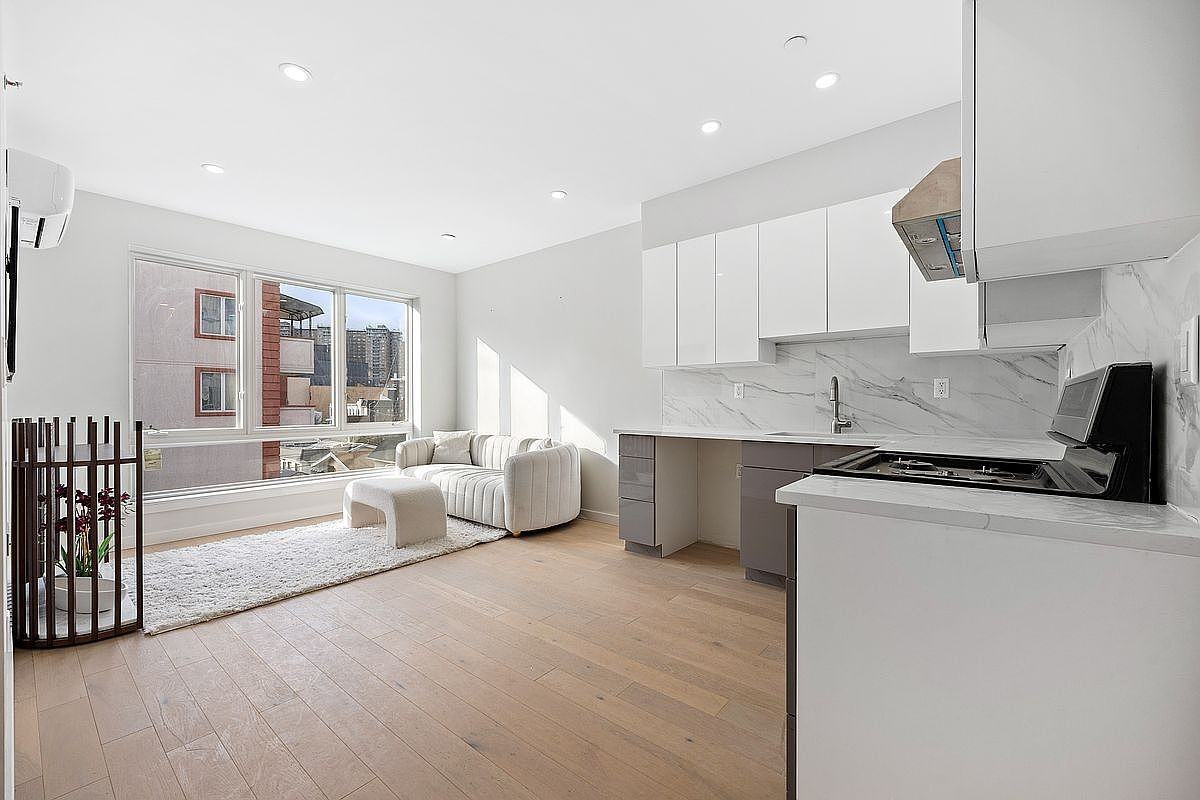 2929 Brighton 5th St #4C