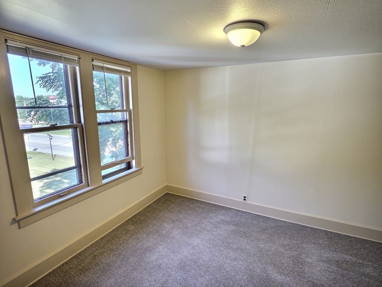 12480 W Beloit Rd - Photo 6 of 14