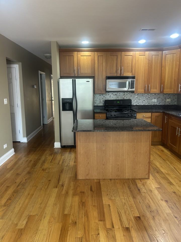 6736 S Merrill Ave #3N - Photo 3 of 7