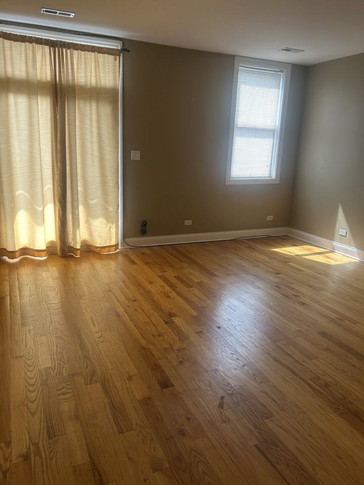 6736 S Merrill Ave #3N - Photo 4 of 7