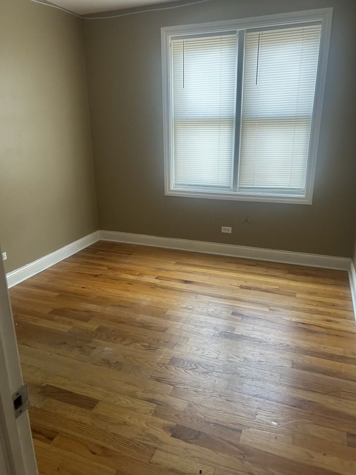 6736 S Merrill Ave #3N - Photo 5 of 7