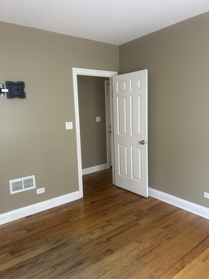 6736 S Merrill Ave #3N - Photo 6 of 7