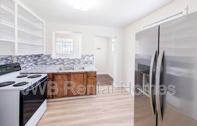 4305 Springfield Blvd - Photo 2 of 17