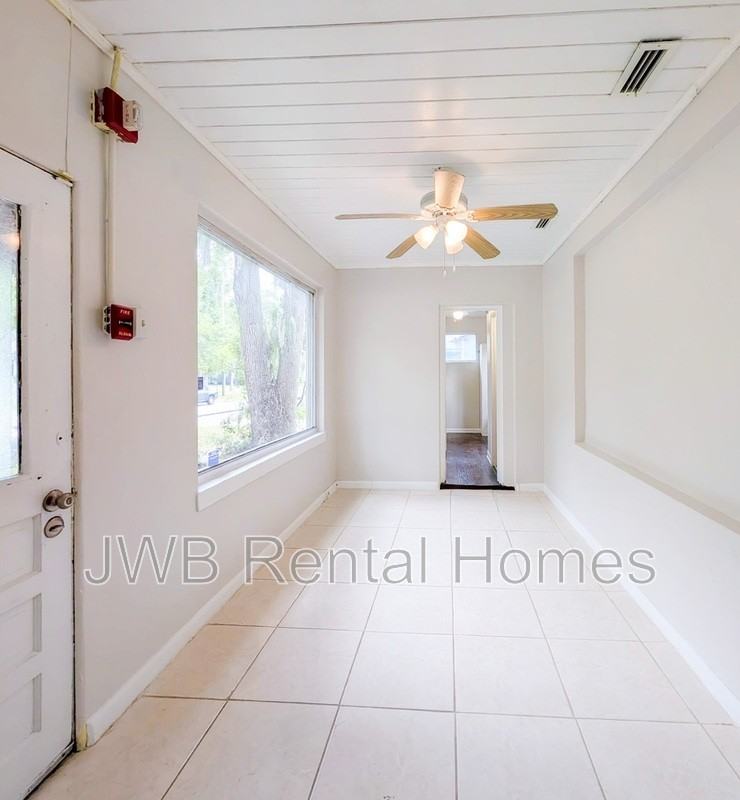 4305 Springfield Blvd - Photo 6 of 17
