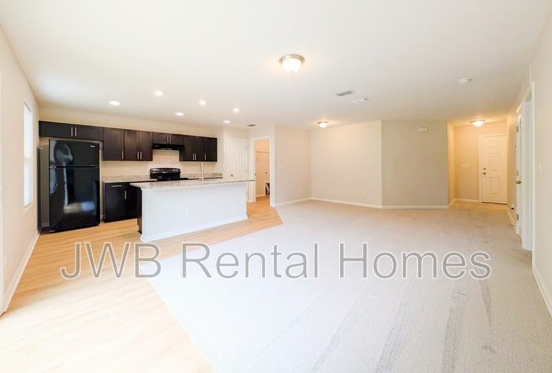 8039 Vining St - Photo 4 of 16