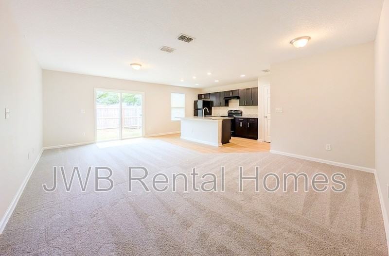8039 Vining St - Photo 5 of 16