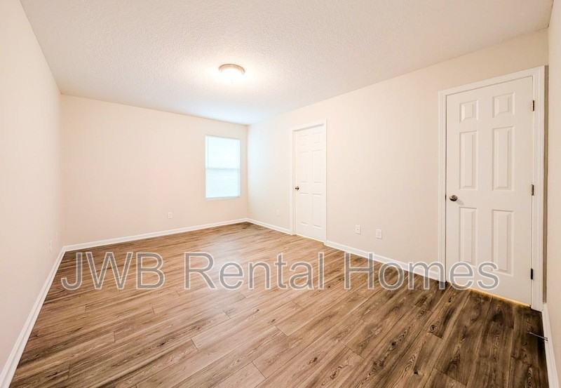 8039 Vining St - Photo 6 of 16