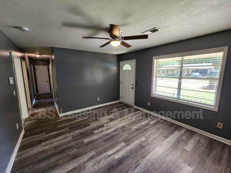 1406 Jackson Dr - Photo 3 of 20