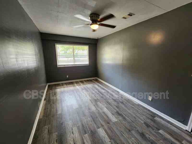 1406 Jackson Dr - Photo 6 of 20