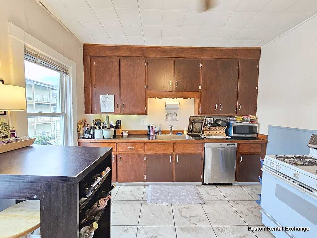 18 Mansfield St #2 - Photo 4 of 16