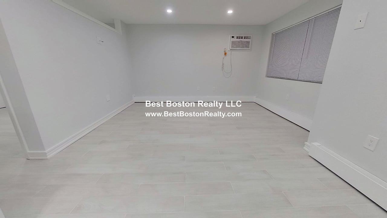 714 Winthrop Ave #203 - Photo 4 of 12