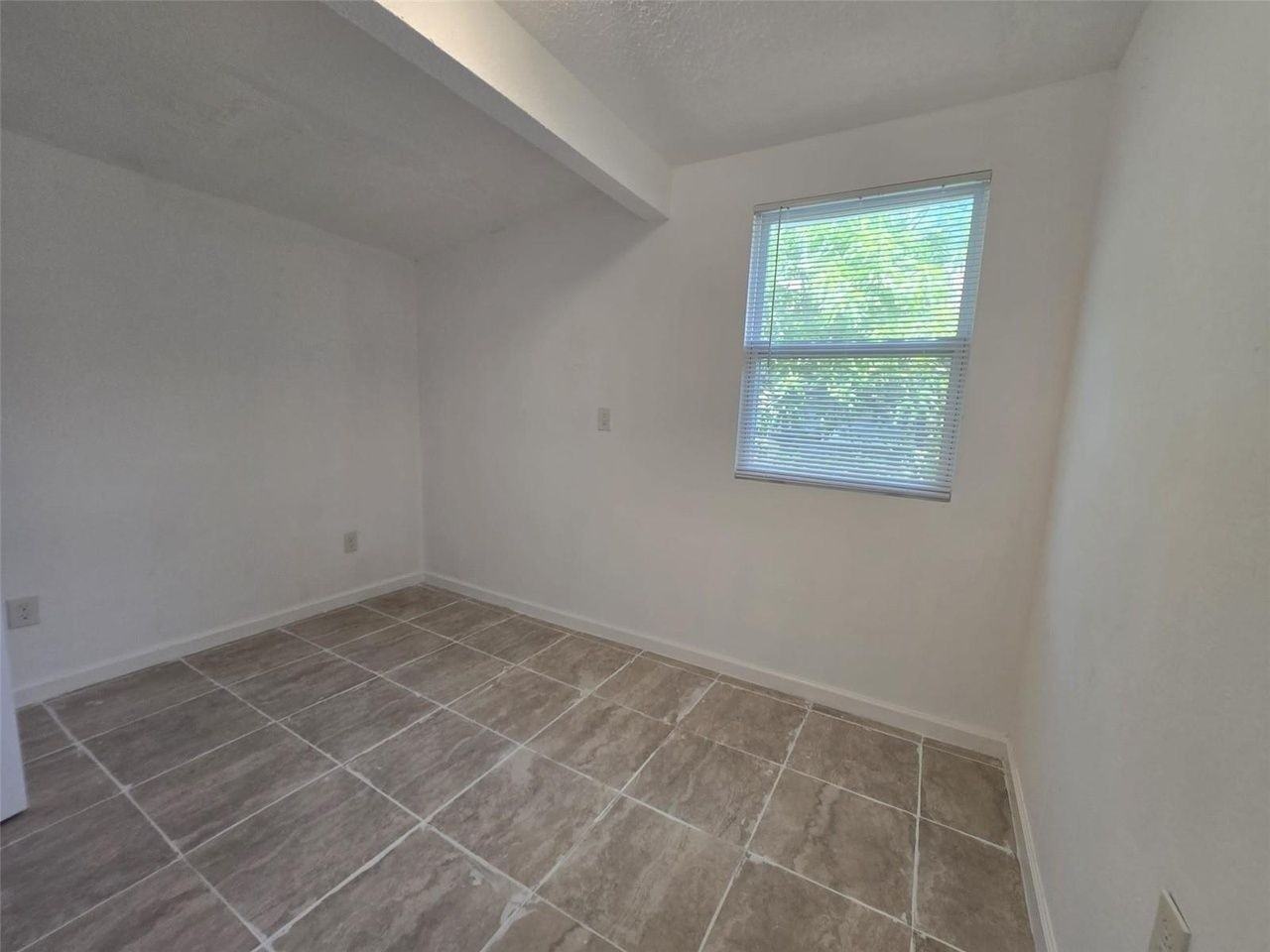 1437 Nw 70th St - Photo 3 of 13