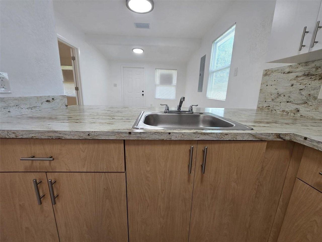1437 Nw 70th St - Photo 7 of 13