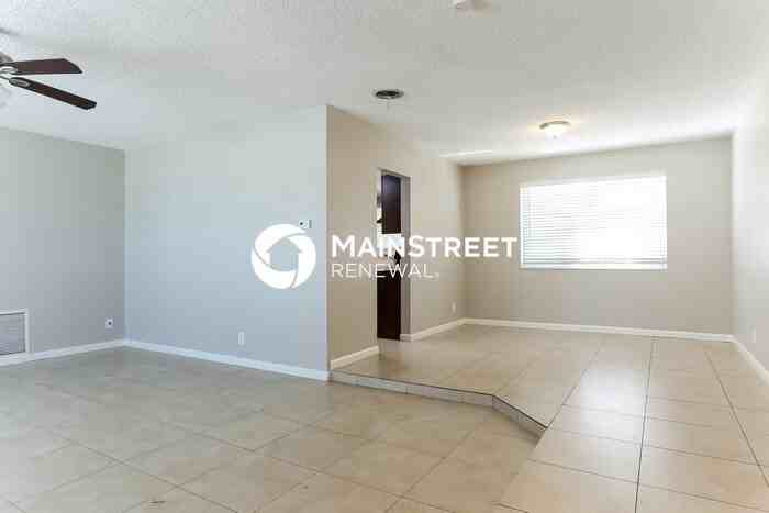4220 Nw 23rd St - Photo 3 of 16