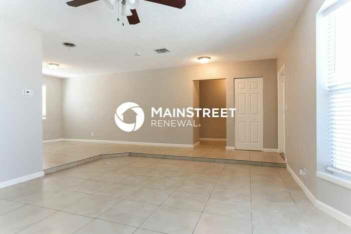 4220 Nw 23rd St - Photo 5 of 16