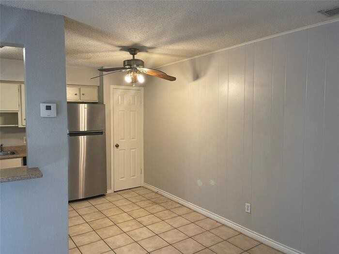 2304 Barton Village Cir #104 - Photo 2 of 10